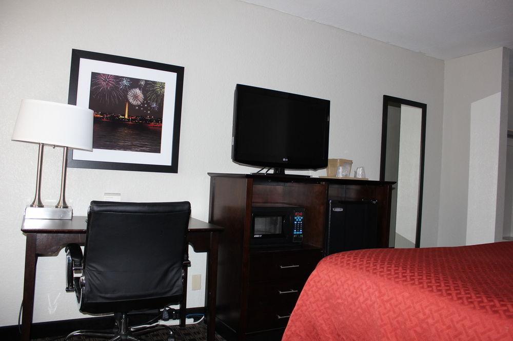 Quality Inn Near Potomac Mills Woodbridge Exterior photo